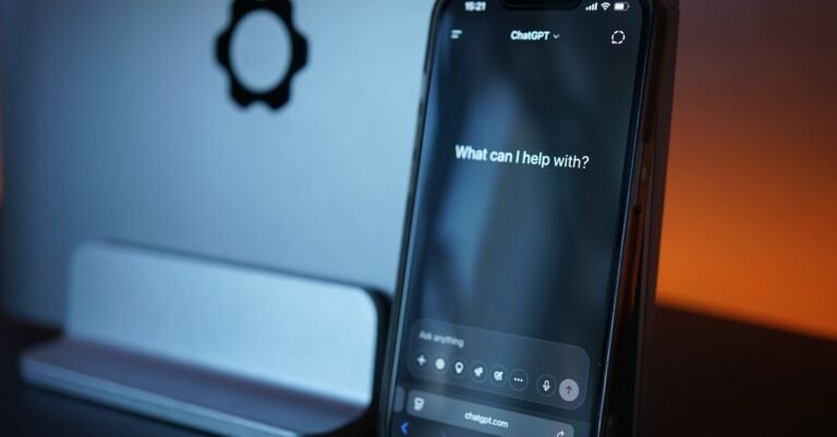 Smartphone affichant une interface de conversation avec une intelligence artificielle