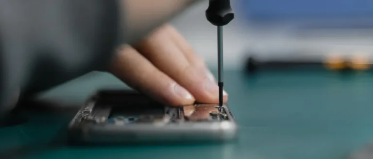 Téléphones en cours de reconditionnement